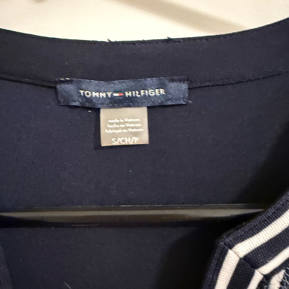 NWOT Tommy Hilfiger Navy and White Lace V-Neck Blouse - Picture 2 of 3